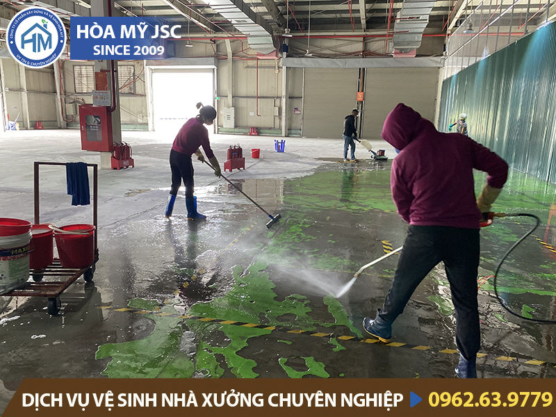 Dịch vụ vệ sinh kính mặt ngoài nhà xưởng